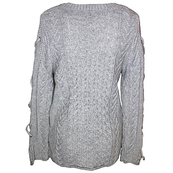 JOHN + JENN CABLE KNIT SLEEVE DETAIL MATERNITY SWEATER Size XS - Picture 3 of 9